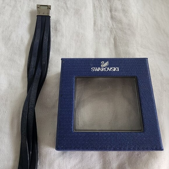 SWAROVSKI CELEB BRACELET WITH SQUARE CRYSTAL NAVY LEATHER STRAPS - Picture 3 of 4
